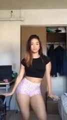 imagem de NOVINHA GOSTOSA DANCANDO REBOLANDO MUITO
