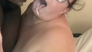 Ela leva grande carga de porra