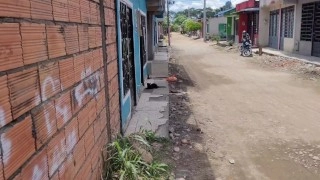 Eu dou dinheiro para a esposa do meu vizinho chupar o pau do meu vizinho.