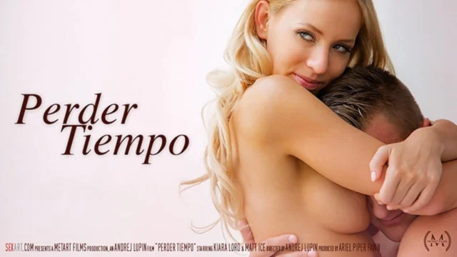 imagem de Assista esta loira deslumbrante chupar e foder seu amante ao ar livre