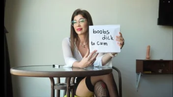 Professora de inglês sacanagem fode sua estudante virgem