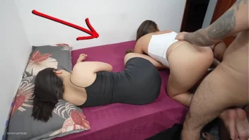 (Final inesperado) Minha esposa trouxe sua amiga para casa e o inevitável aconteceu....