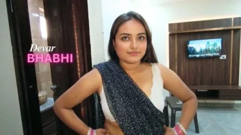 Bhabhi indiana estava sozinha em casa e foi fodida por Devar