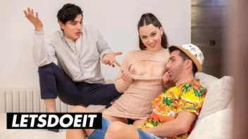 Minni Joy, uma vadia curvilínea, fodeu sua buceta espanhola - LATINA MILF