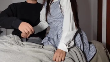 18+ colegial gostosa com peitos grandes fazendo sexo às escondidas quase foi pega